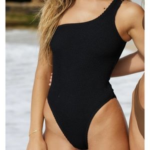 KOANA SWIM - Gia Crinkle One Piece - Black